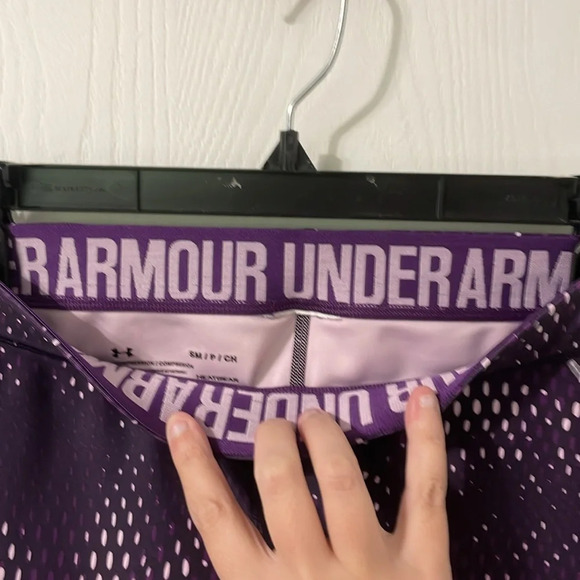 💰Under Armour HeatGear Compression Purple & White Pattern Crop Leggings Sz Small - Picture 2 of 6